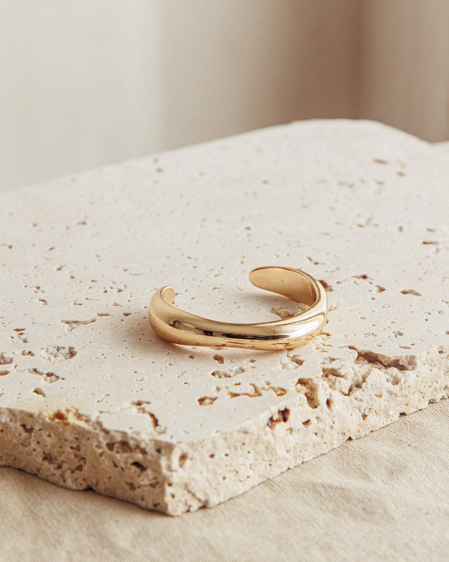 Gold Jamaica Curvilinear Cuff