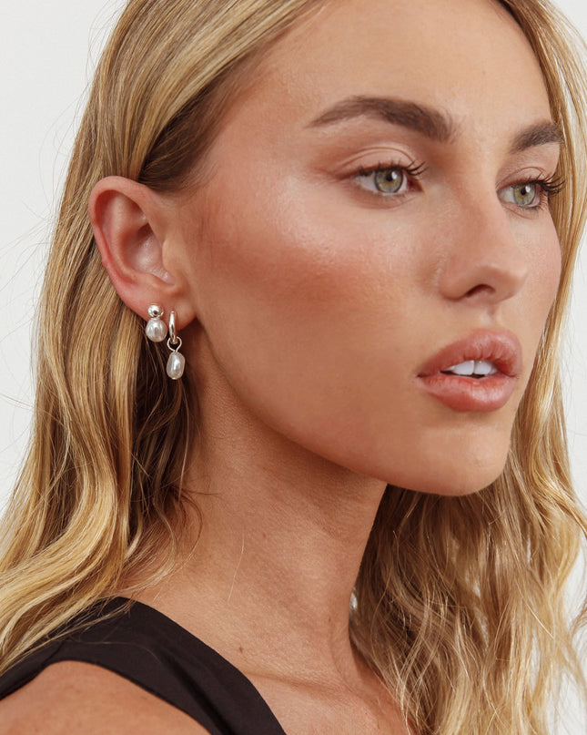 Silver/Pearl Hoop And Stud Earrings Set Light