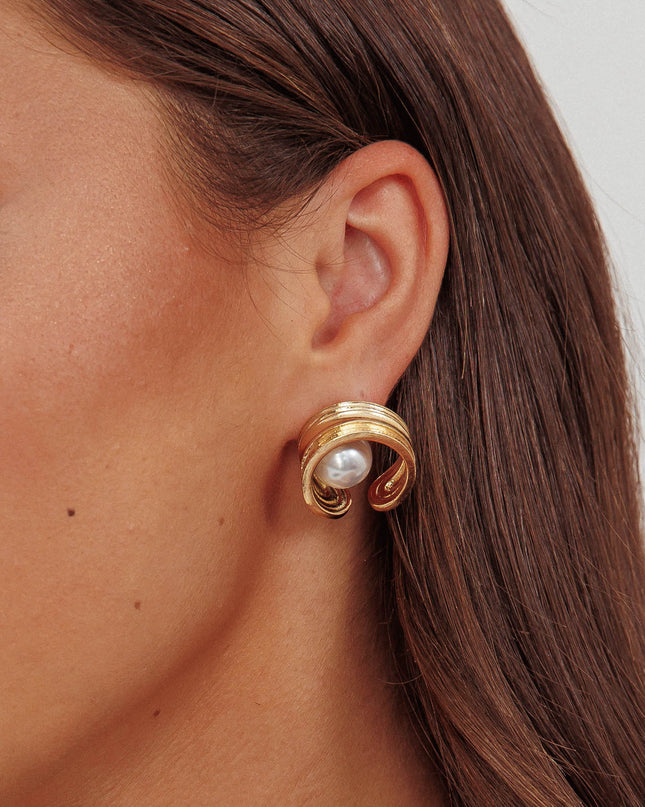 Pearl Circle Earrings Gold