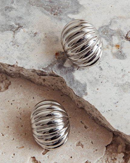 Dark Silver Ribbed Curve Earrings