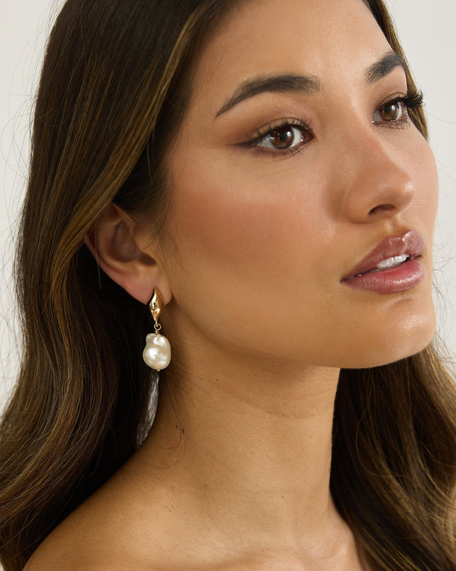 Gold/Pearl Pearl Drop Earrings