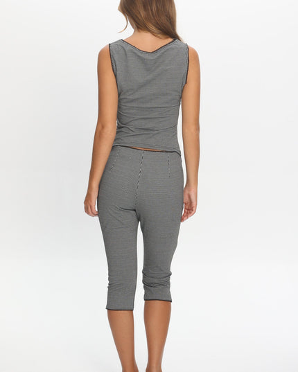 Black Capri Pants Checker
