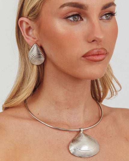 Dark Silver Shell Pendant Choker Necklace