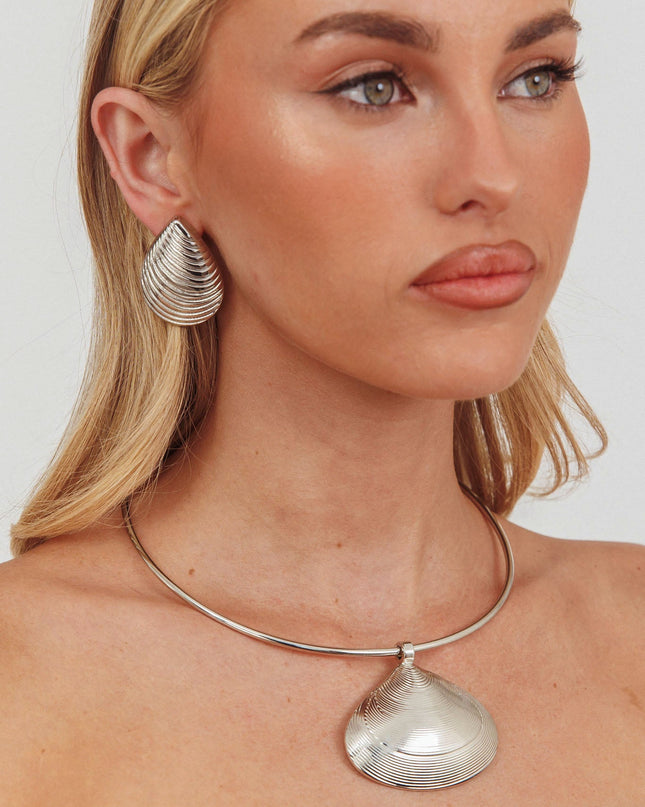 Dark Silver Shell Pendant Choker Necklace