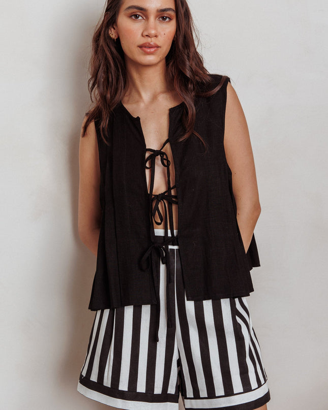Black/White High-Waisted Shorts Stripe